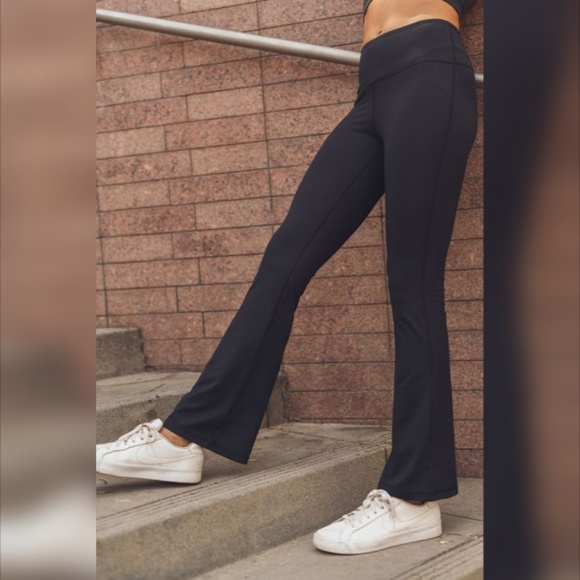Mono B / Leggings Hut Pants - Essential Solid Flare Highwaist Leggings